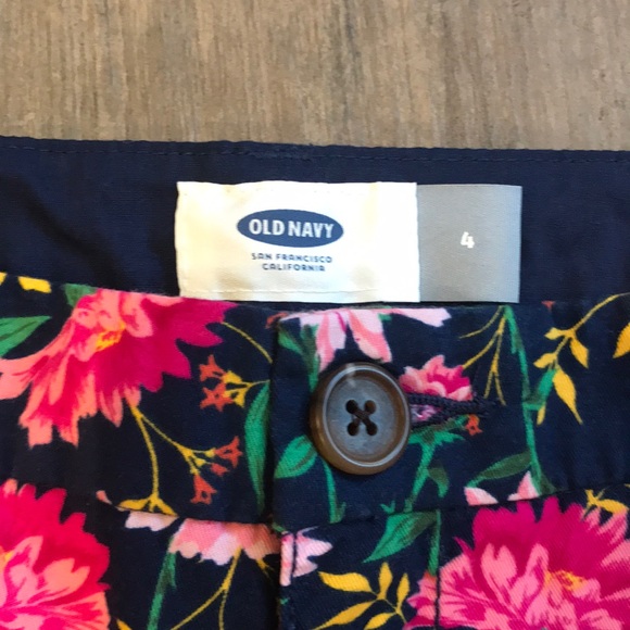 NWT Old Navy Floral Shorts - Picture 3 of 6